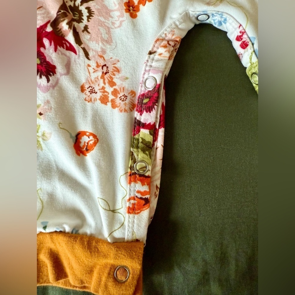 🌼 Boutique Floral Ruffle Romper with 2 Bows – Size 6–9 Months - Picture 7 of 7